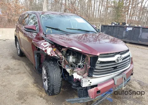 2015 Toyota Highlander Le Plus V6 z USA, uszkodzony, nr VIN 5TDBKRFH9FS118431